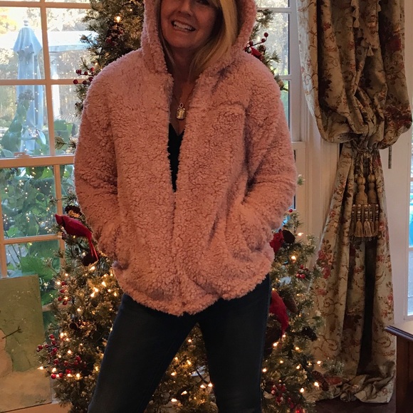 🎉BIG SALE!!🎉BLUSH PINK FAUX FUR SHERPA COAT!! - Picture 5 of 8